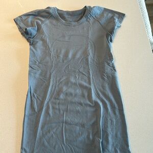 Lululemon swiftly t shirt size 4